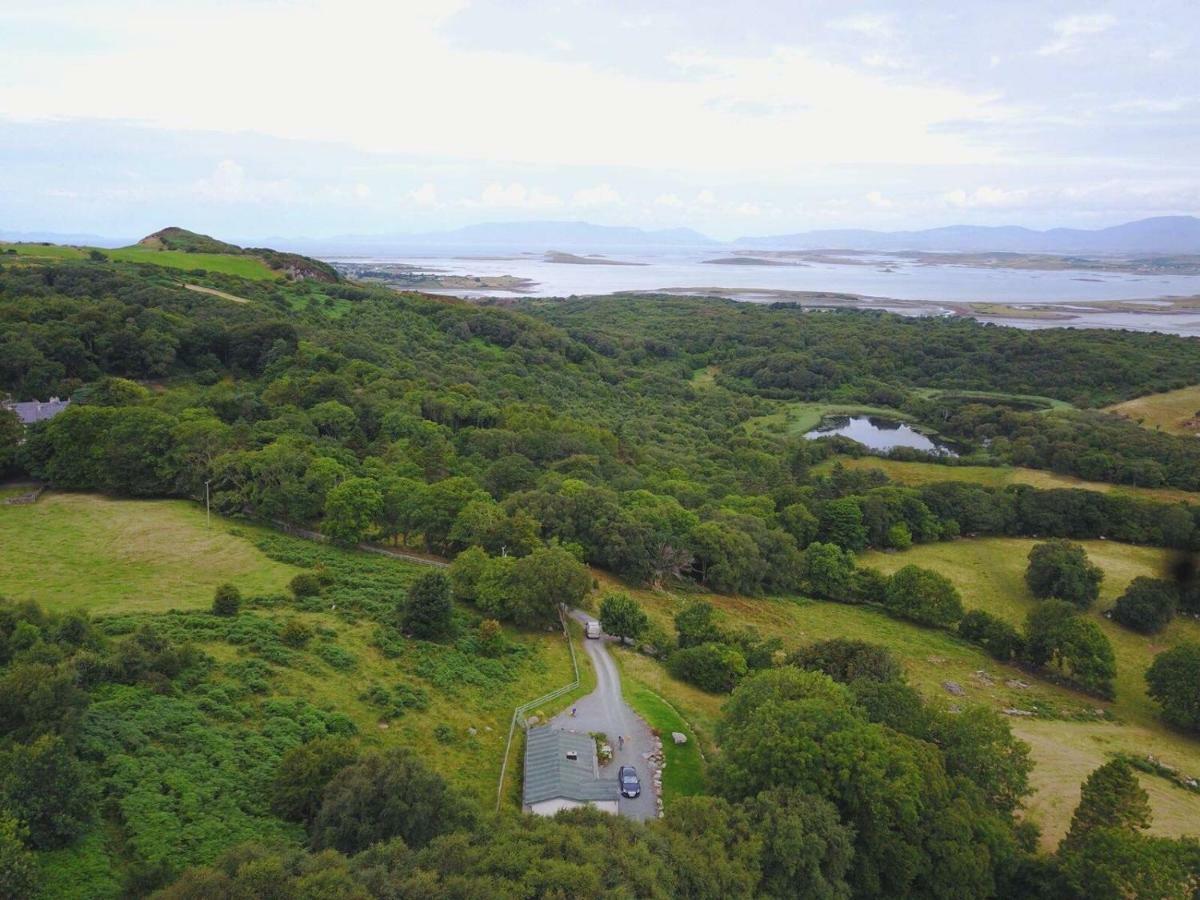 Roberts' * Westport